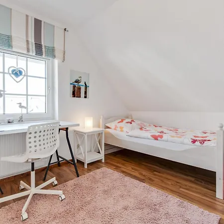 Gisela In Holzstein An Der Ostsee *