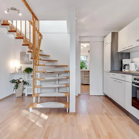 Gisela In Holzstein An Der Ostsee *