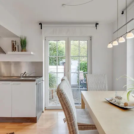 Gisela In Holzstein An Der Ostsee * Ольденбург-ин-Хольштайн