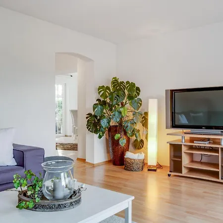 Gisela In Holzstein An Der Ostsee *